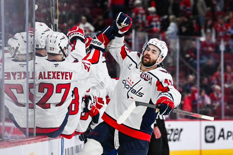 NHL playoffs: One top seed takes 3-1 lead while other falters again