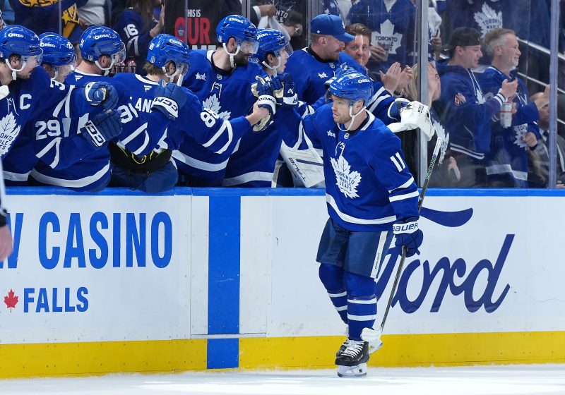 Maple Leafs take 2-0 series lead vs. defending champs