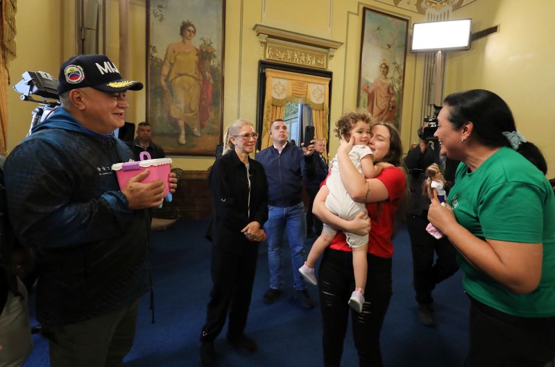 Deported mom says toddler’s return to Venezuela after separation by US authorities was a ‘miracle’