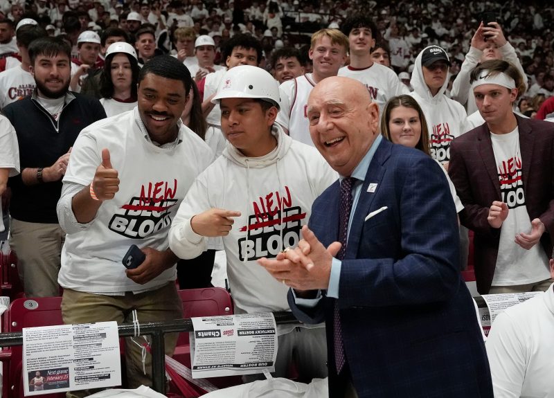 ESPN signs Dick Vitale to extension, creates annual event in his honor