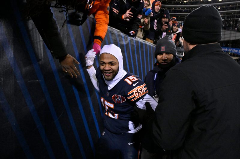Rome Odunze takes down Ben Johnson after wild Bears vs. Packers final